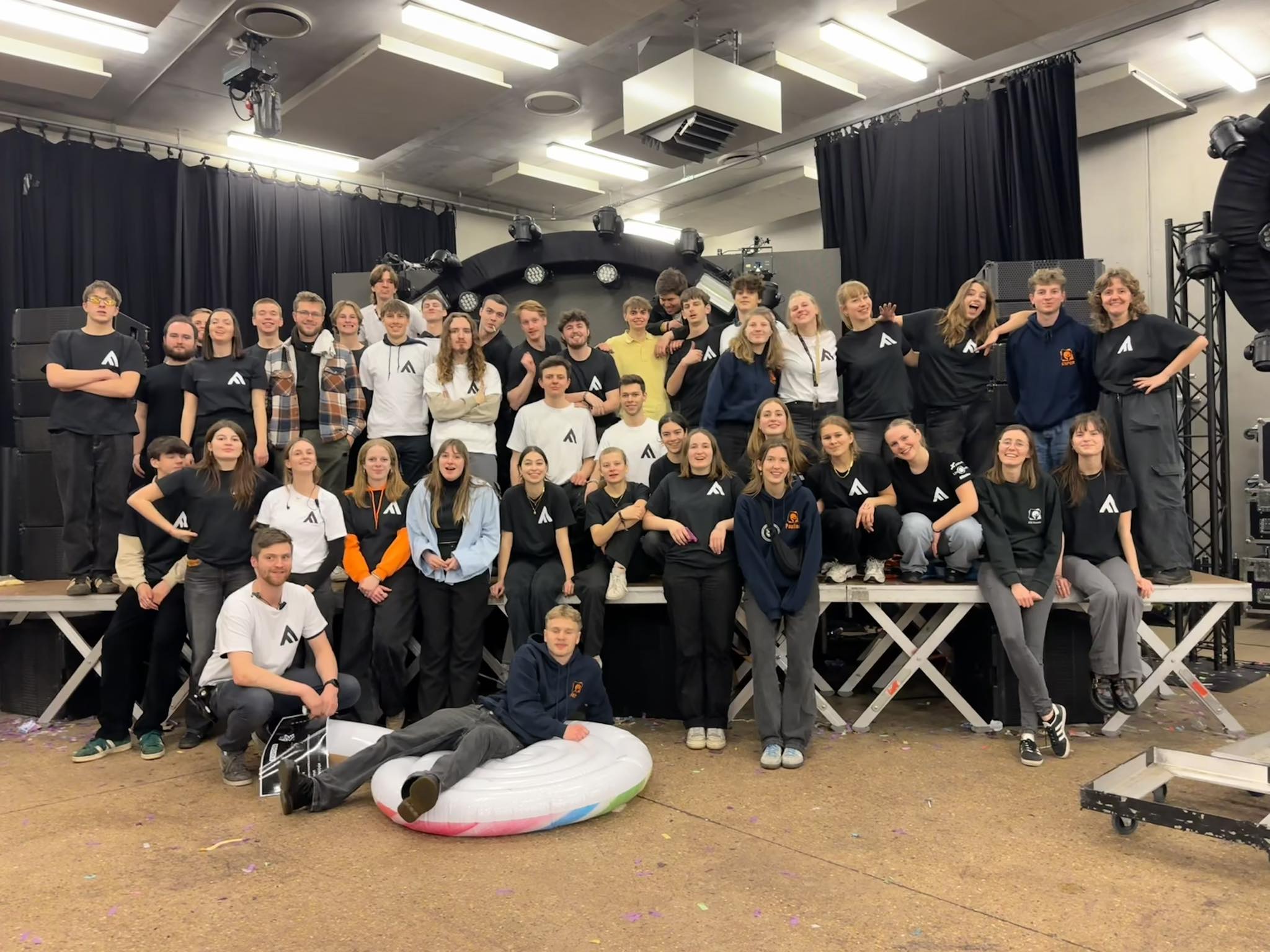 Foto van werkgroep van onze fuif